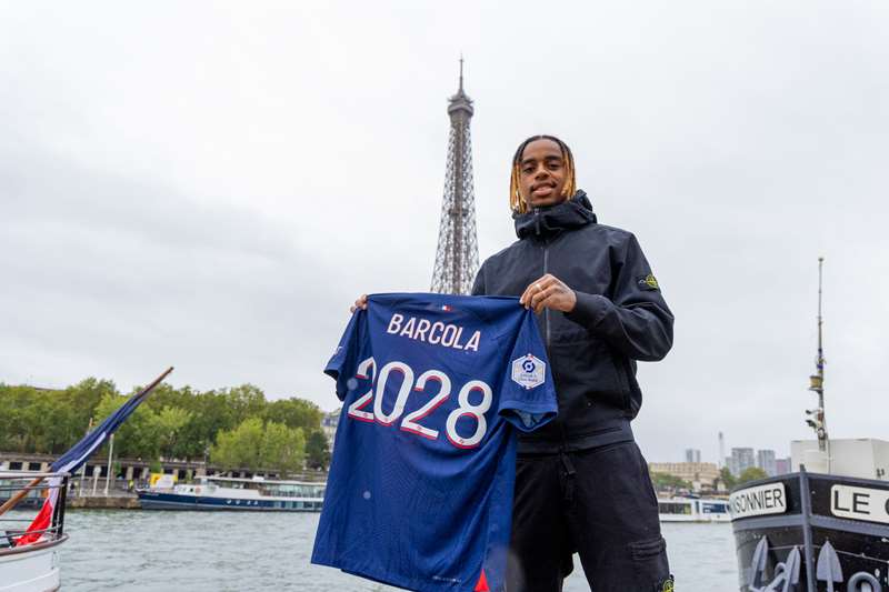 Nouveau Quatrième Maillot Noir Homme Jordan PSG Paris Saint-Germain Saison  2023-2024 - Cdiscount Sport